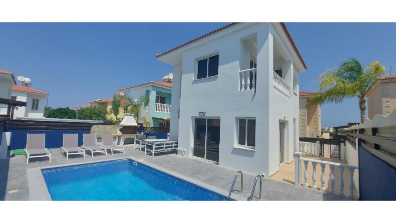 Stylish Villa Паралимни Екстериор снимка