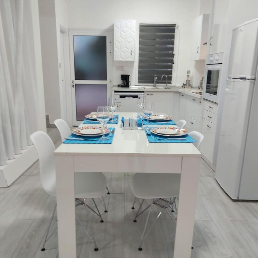 Stylish Villa Паралимни Екстериор снимка