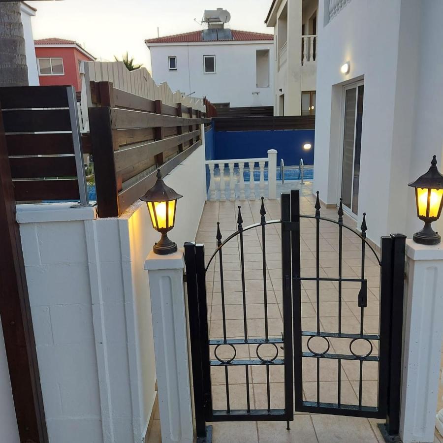 Stylish Villa Паралимни Екстериор снимка