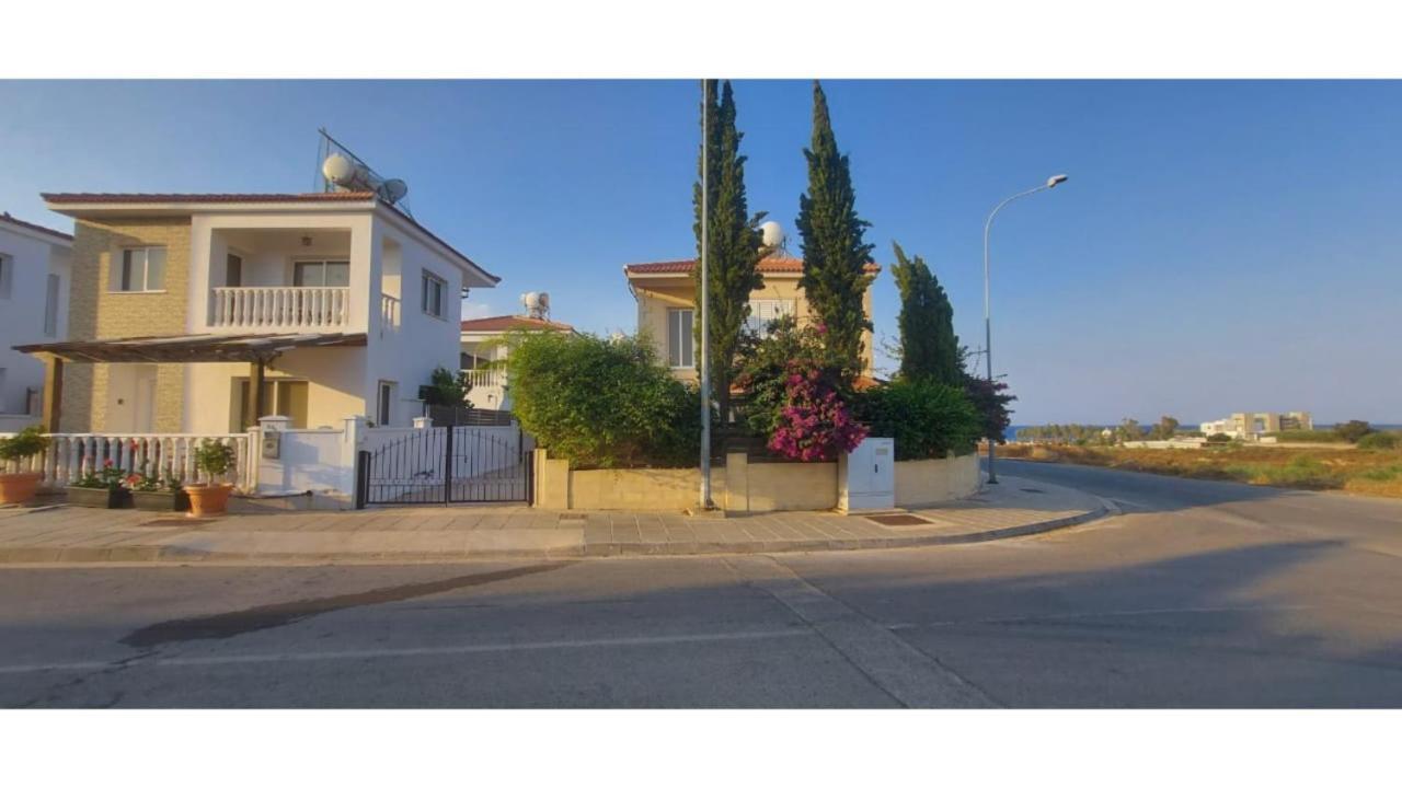 Stylish Villa Паралимни Екстериор снимка