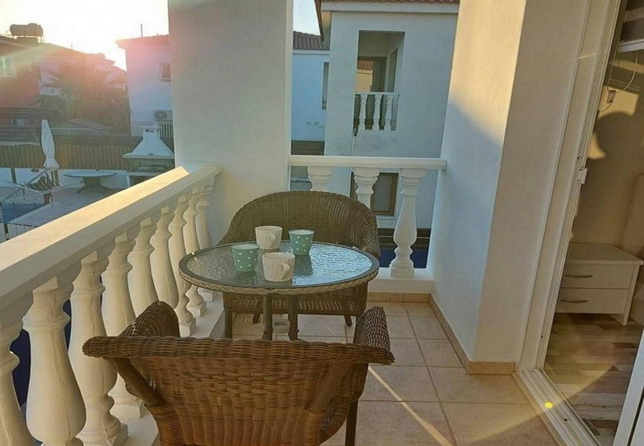 Stylish Villa Паралимни Екстериор снимка